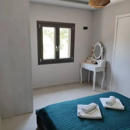 Fofi's House Agioi Saranta
