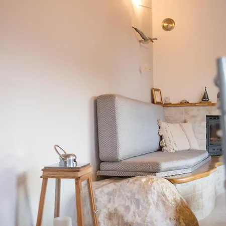 Fofi's House * Agioi Saranta