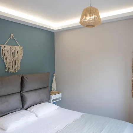 Fofi's House * Agioi Saranta