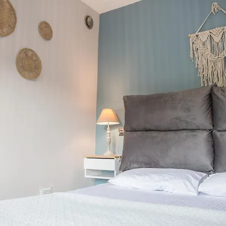 Fofi's House Agioi Saranta