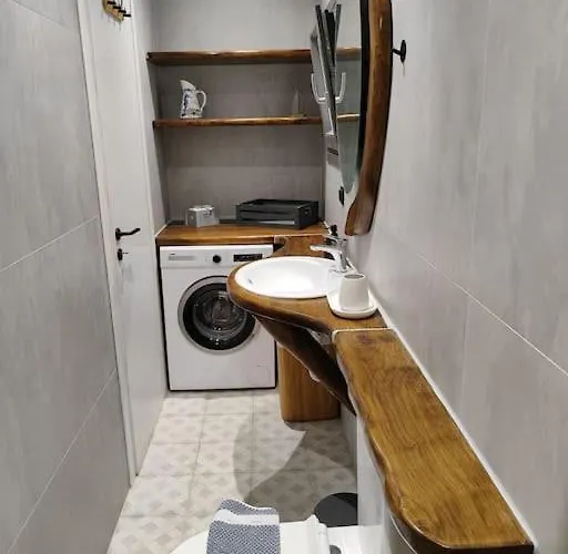 Fofi's House * Agioi Saranta