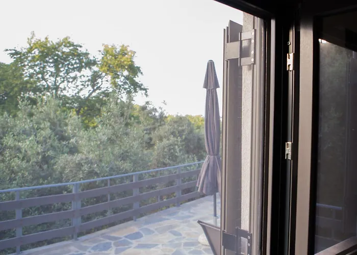 Fofi's House * Agioi Saranta