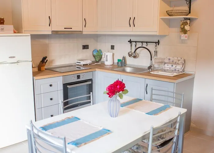 Fofi's House Agioi Saranta