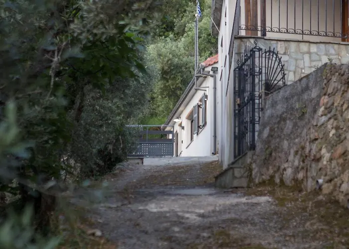 Fofi's House Agioi Saranta