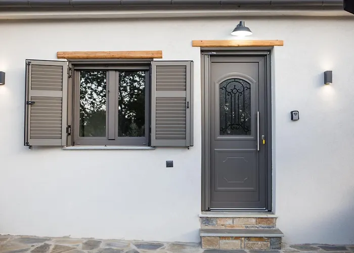 Fofi's House * Agioi Saranta