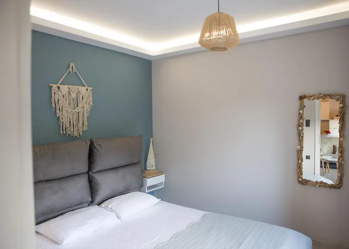 Fofi's House * Agioi Saranta