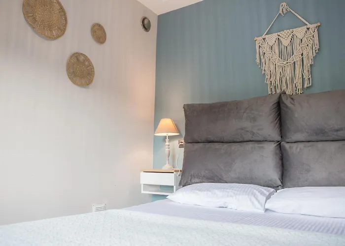 Fofi's House Agioi Saranta