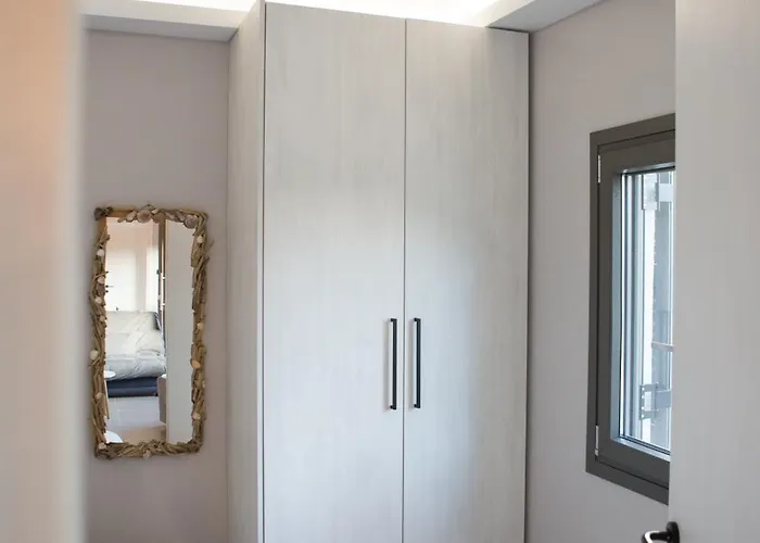 Fofi's House * Agioi Saranta